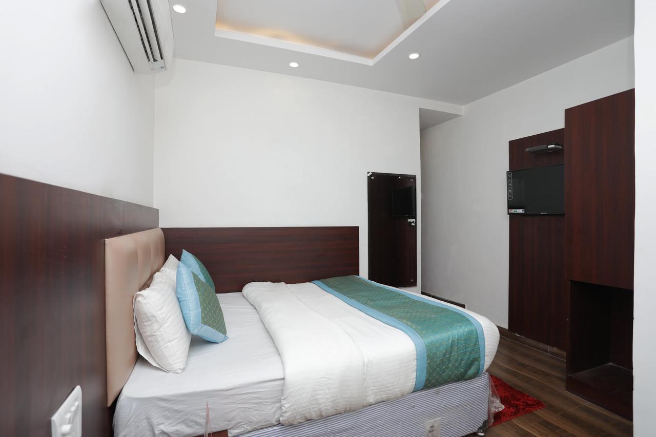 Corner Point 3* New Delhi